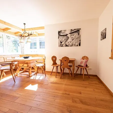 Loisach Haeusl Holiday home *